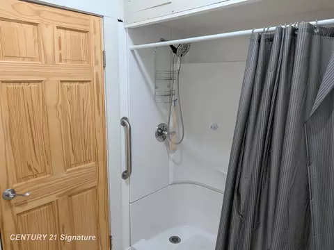 Bath - 1038 E Marengo, Flint, MI 48505 photo 2 of 2