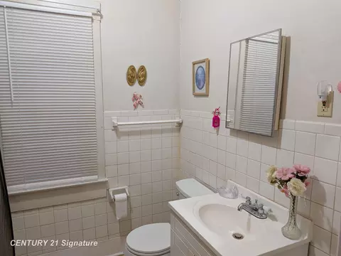 Bath - 1038 E Marengo, Flint, MI 48505 photo 1 of 2