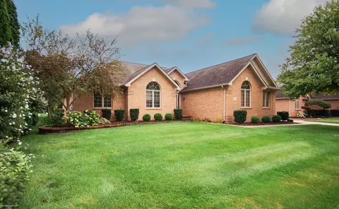 52688 Clinton Oak, Shelby Township, MI 48316
