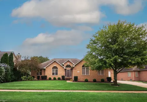 52688 Clinton Oak, Shelby Township, MI 48316