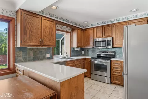 520 Hampton, Grosse Pointe Woods, MI 48236 photo 11