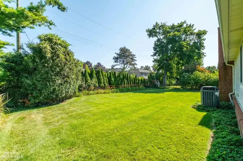 520 Hampton, Grosse Pointe Woods, MI 48236 photo 33