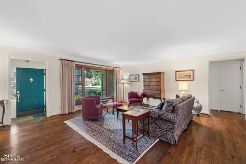 520 Hampton, Grosse Pointe Woods, MI 48236 photo 4