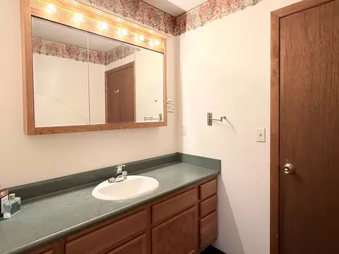 Bath - 1621 Loebrich, Gladwin, MI 48624 photo 6 of 6