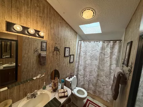 Bath - 1859 Pratt Lk, Gladwin, MI 48624 photo 4 of 6