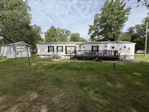 Exterior - 1859 Pratt Lk, Gladwin, MI 48624 photo 7 of 10