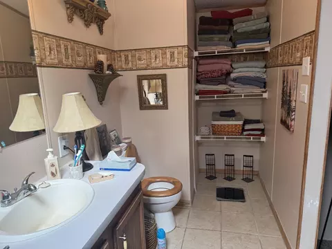 Bath - 1859 Pratt Lk, Gladwin, MI 48624 photo 1 of 6