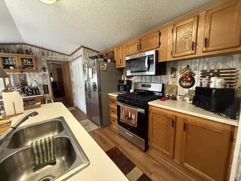 Kitchen - 1859 Pratt Lk, Gladwin, MI 48624 photo 3 of 6