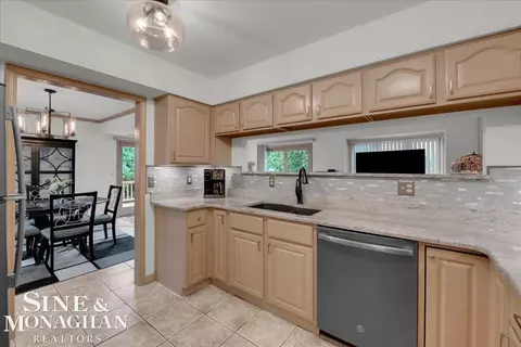 Kitchen - 150 Kenyon, Algonac, MI 48001 photo 3 of 4