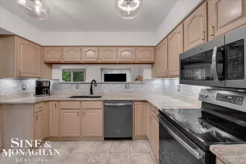 Kitchen - 150 Kenyon, Algonac, MI 48001 photo 2 of 4