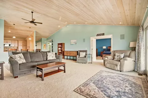 Living - 1100 Cove, Au Gres, MI 48703 photo 6 of 7
