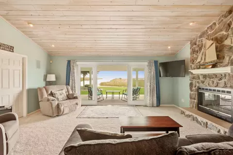 Living - 1100 Cove, Au Gres, MI 48703 photo 1 of 7