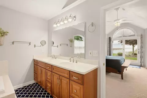 Bath - 1100 Cove, Au Gres, MI 48703 photo 1 of 4
