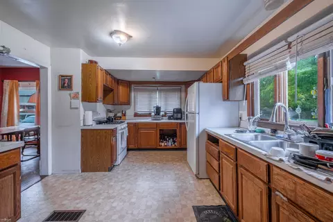 Kitchen - 820 E Main, Owosso, MI 48867 photo 2 of 4