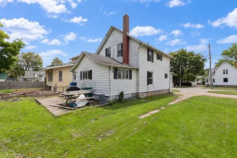 Exterior - 820 E Main, Owosso, MI 48867 photo 5 of 8