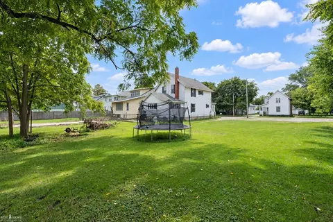Exterior - 820 E Main, Owosso, MI 48867 photo 4 of 8