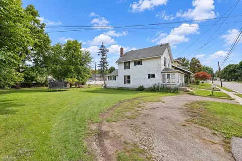 Exterior - 820 E Main, Owosso, MI 48867 photo 6 of 8