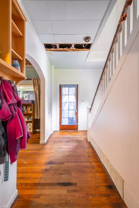 Entry Way - 820 E Main, Owosso, MI 48867 photo 1 of 1
