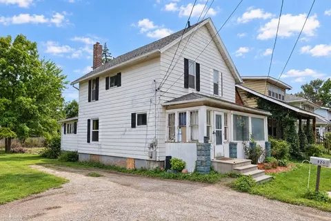 Exterior - 820 E Main, Owosso, MI 48867 photo 7 of 8