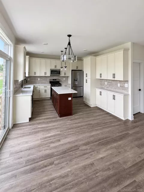 Kitchen - 45537 Gable, Macomb, MI 48044 photo 1 of 2