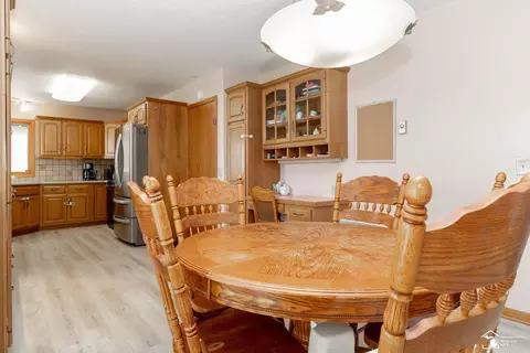 Dining - 270 E Sterns, Temperance, MI 48182 photo 2 of 3