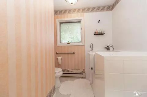 Bath - 270 E Sterns, Temperance, MI 48182 photo 2 of 3