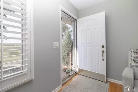 Entry Way - 270 E Sterns, Temperance, MI 48182 photo 1 of 4
