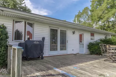 Exterior - 270 E Sterns, Temperance, MI 48182 photo 7 of 9