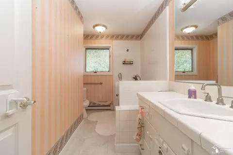 Bath - 270 E Sterns, Temperance, MI 48182 photo 1 of 3