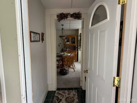 Entry Way - 210 N 13th, Escanaba, MI 49829 photo 5 of 6