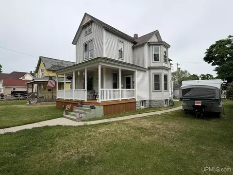 Exterior - 210 N 13th, Escanaba, MI 49829 photo 1 of 11
