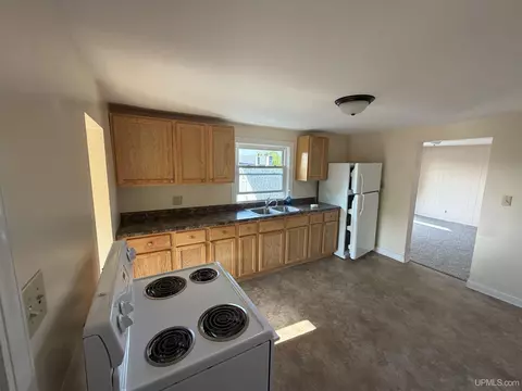 Kitchen - 210 N 13th, Escanaba, MI 49829 photo 2 of 4