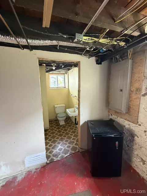 Bath - 210 N 13th, Escanaba, MI 49829 photo 3 of 4