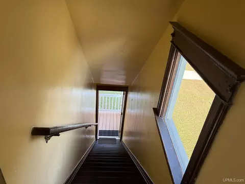 Entry Way - 210 N 13th, Escanaba, MI 49829 photo 2 of 6