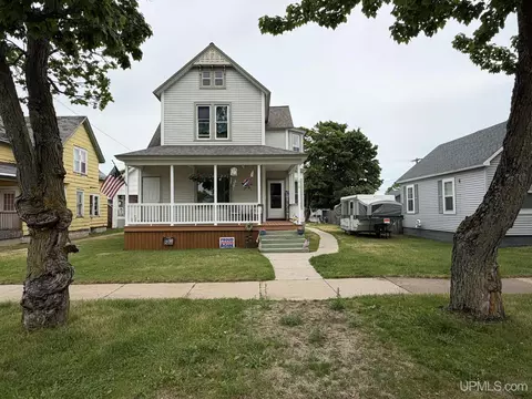 Exterior - 210 N 13th, Escanaba, MI 49829 photo 4 of 11