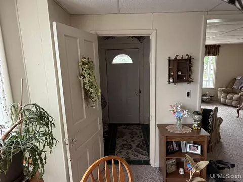Entry Way - 210 N 13th, Escanaba, MI 49829 photo 6 of 6