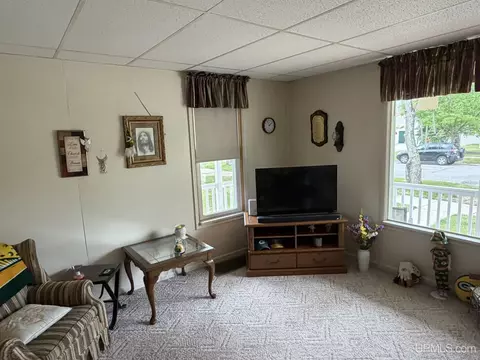 Living - 210 N 13th, Escanaba, MI 49829 photo 4 of 5