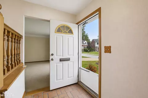 Entry Way - 402 Roland, Grosse Pointe Farms, MI 48236 photo 1 of 4