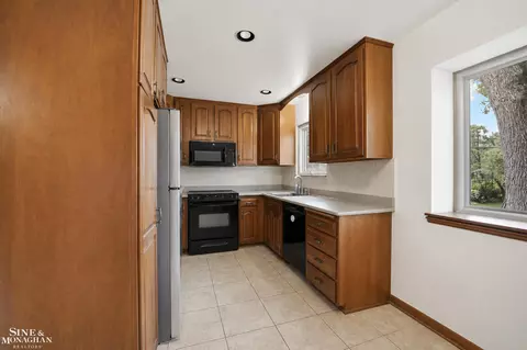 Kitchen - 402 Roland, Grosse Pointe Farms, MI 48236 photo 1 of 2