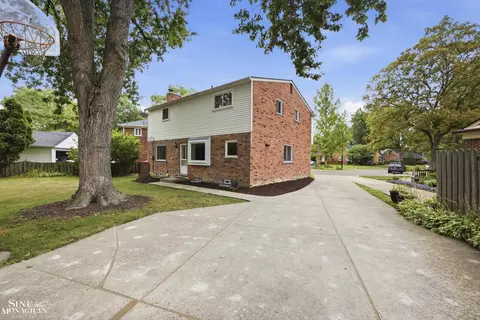 Exterior - 402 Roland, Grosse Pointe Farms, MI 48236 photo 3 of 4