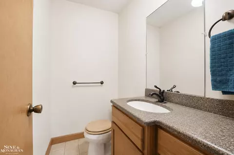 Bath - 402 Roland, Grosse Pointe Farms, MI 48236 photo 1 of 3