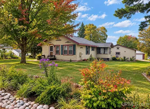 82 Michigan, Montreal, WI 54550