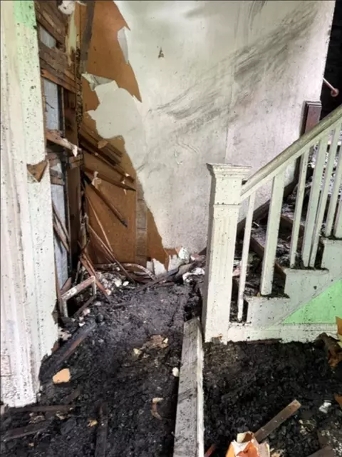 Entry Way - 915 Burt, Saginaw, MI 48607 photo 1 of 4