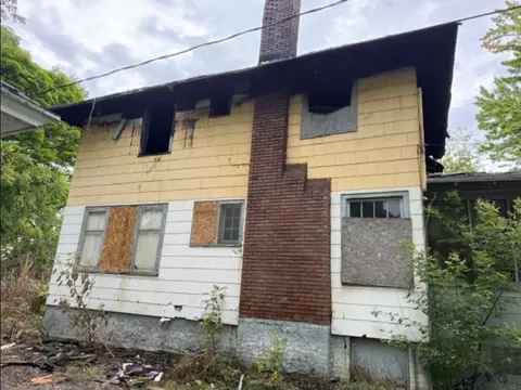 Exterior - 915 Burt, Saginaw, MI 48607 photo 3 of 7