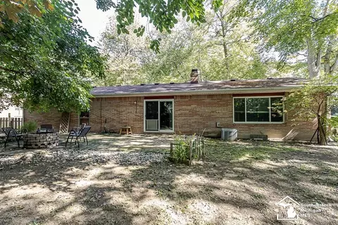Exterior - 7679 Apache, Temperance, MI 48182 photo 2 of 4