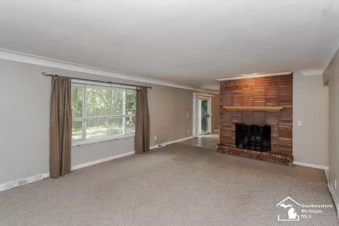 Living - 7679 Apache, Temperance, MI 48182 photo 5 of 5