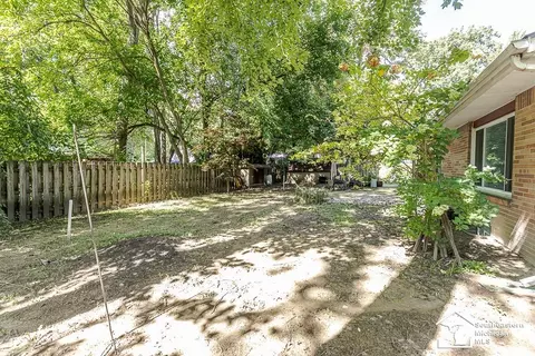 Exterior - 7679 Apache, Temperance, MI 48182 photo 3 of 4