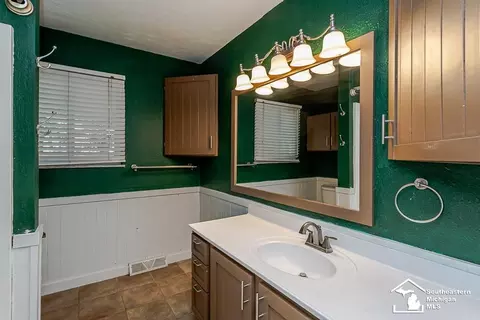 Bath - 7679 Apache, Temperance, MI 48182 photo 2 of 3