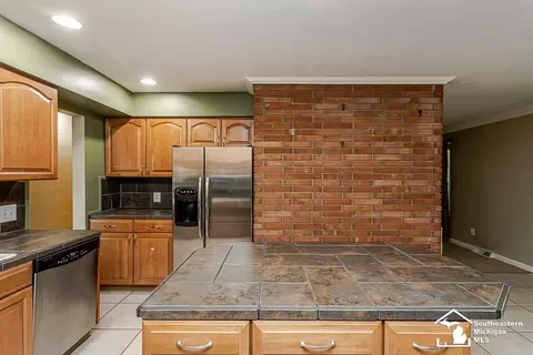 Kitchen - 7679 Apache, Temperance, MI 48182 photo 4 of 8