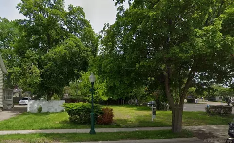 510 W University, Rochester, MI 48307